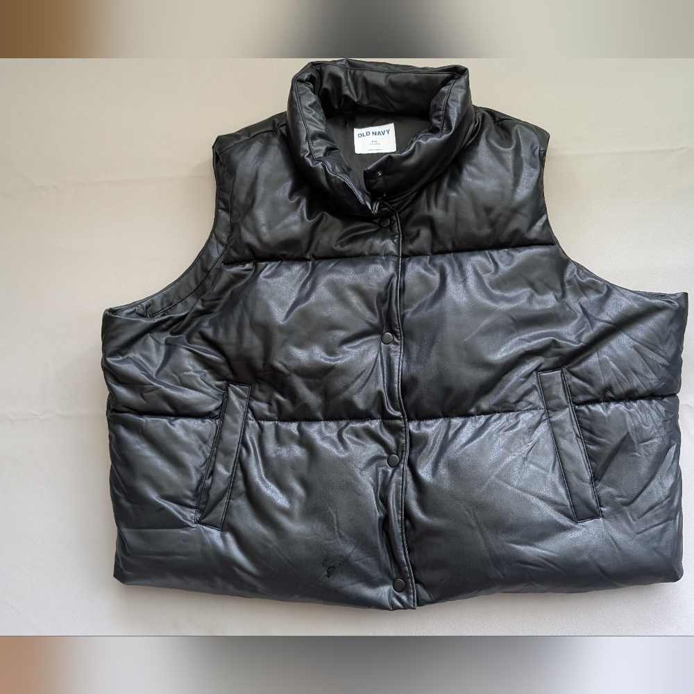 Old Navy Black Puffer Vest